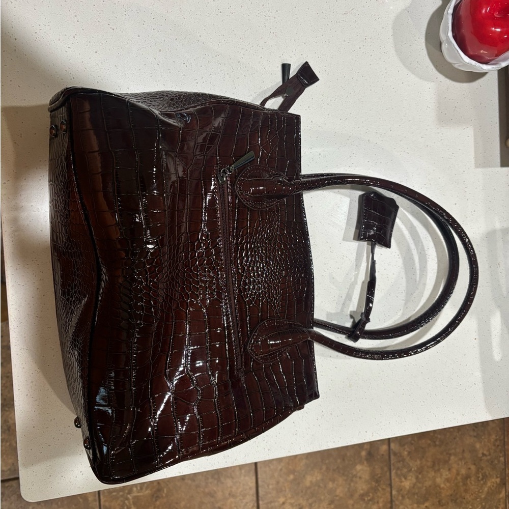 Elegant Brown Crocodile-Embossed Women's Bag - Picture 3 of 6